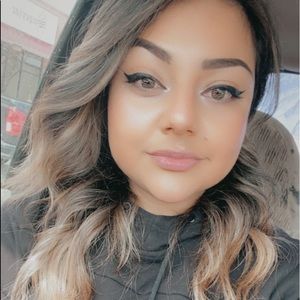 Meet your Posher, Leona